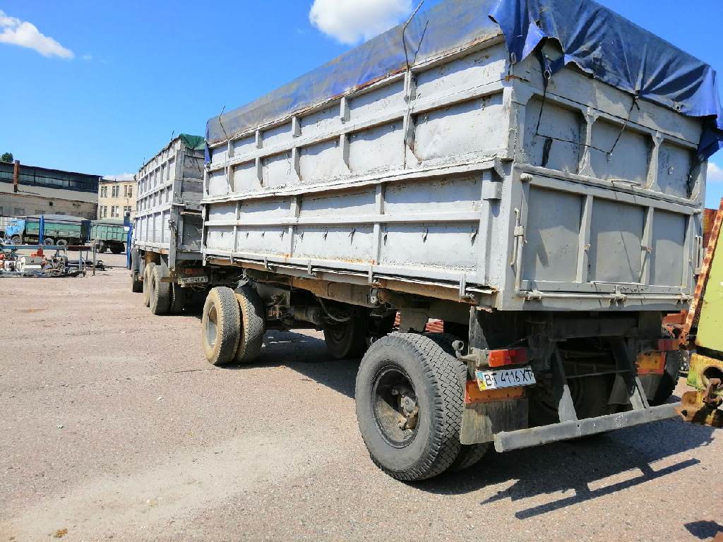 КАМАЗ-55102 с прицепом СЗАП-8527 зерновоз 10000$