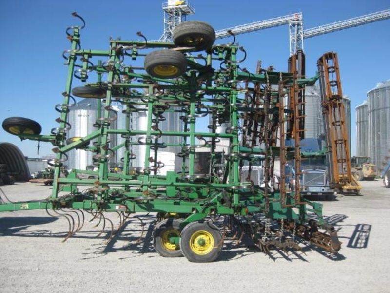 Культиватор 1998 John Deere 980