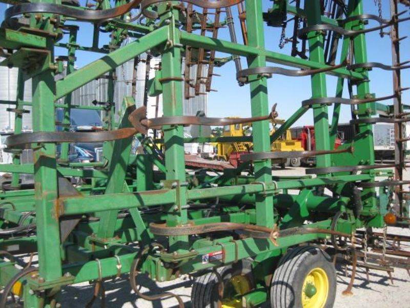 Культиватор 1998 John Deere 980
