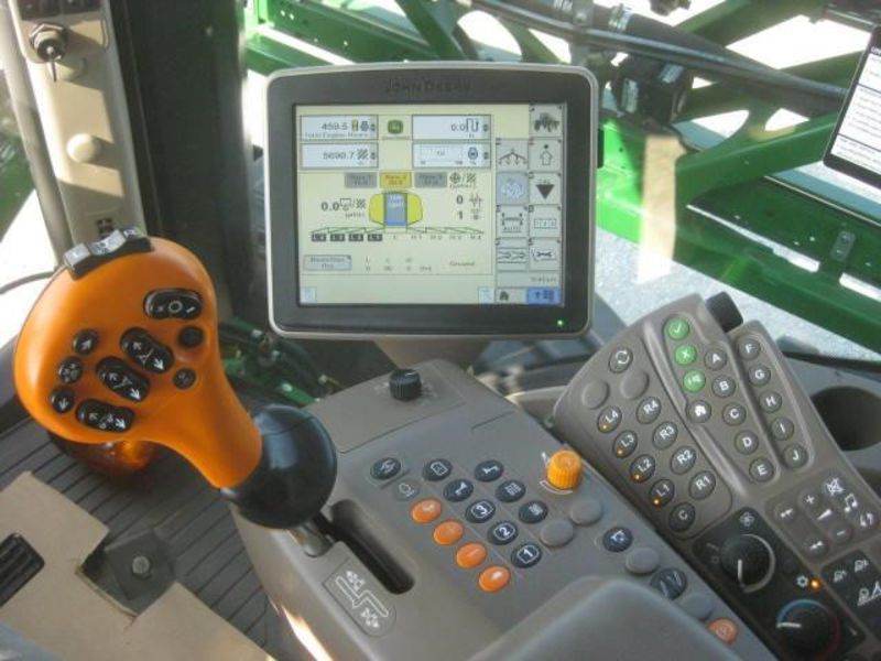Самоходный опрыскиватель 2016 John Deere R4038