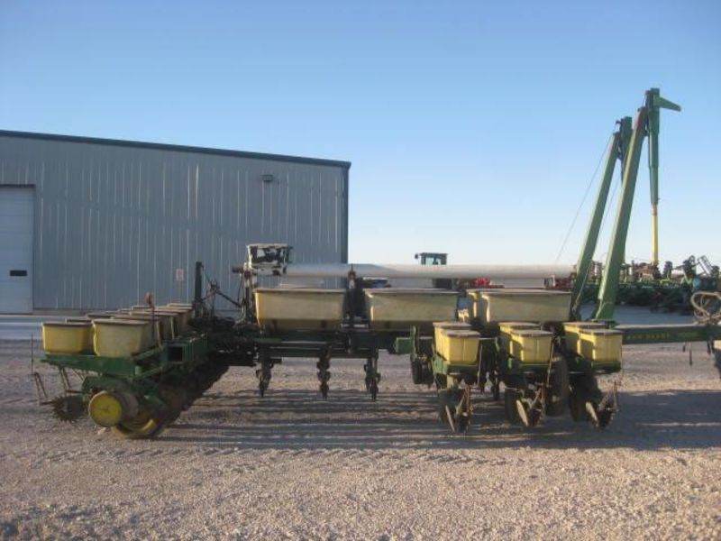 Сеялка John Deere 7000 