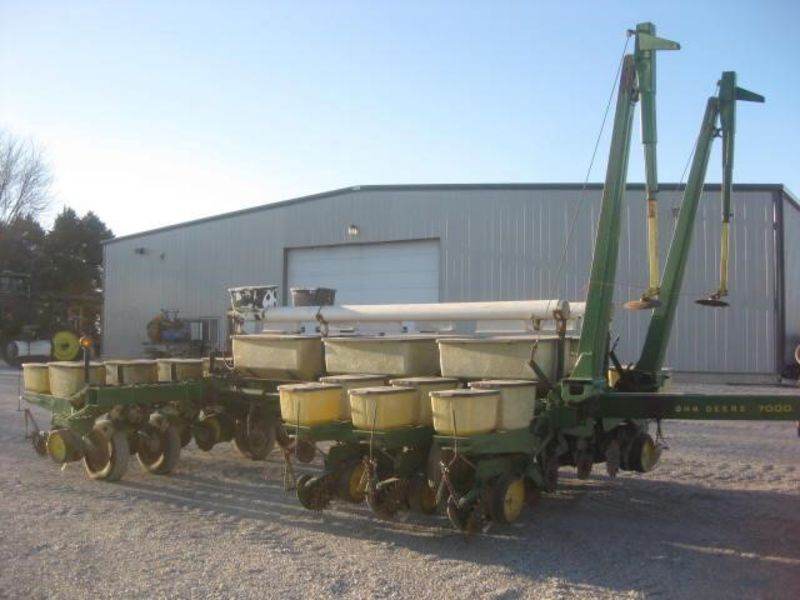 Сеялка John Deere 7000 
